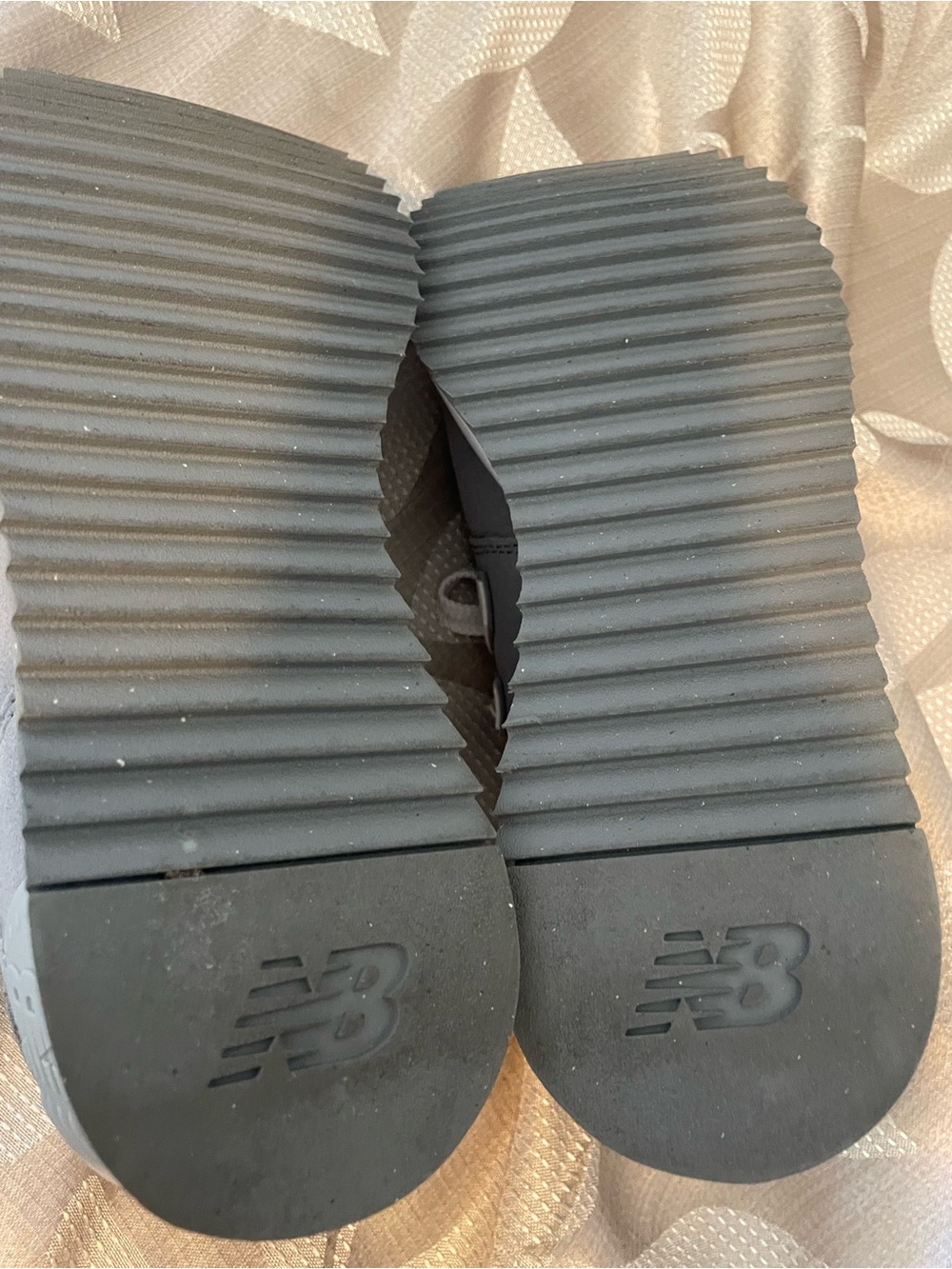 New Balance Women's Gray and White 574 platform sneakers - Picture 12 of 12